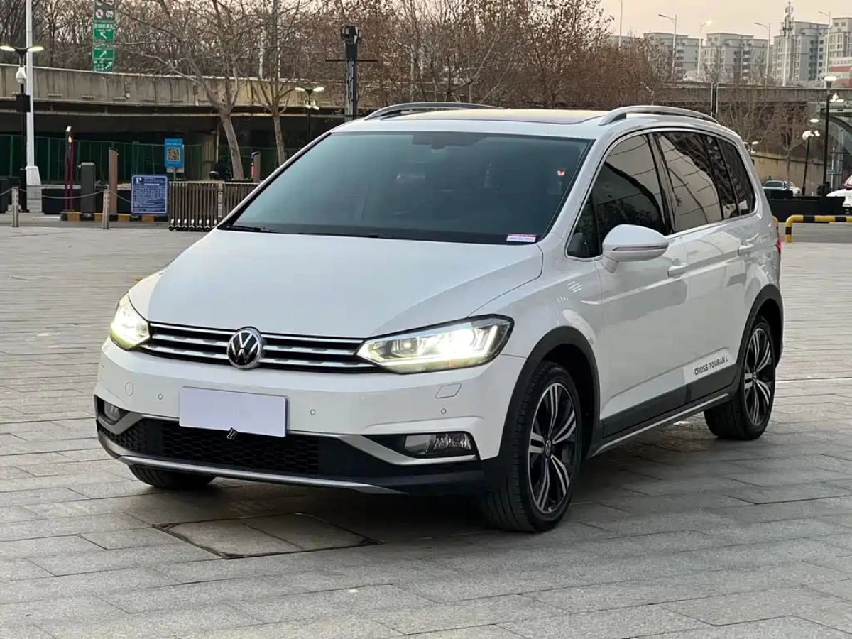 VOLKSWAGEN TOURAN  2021