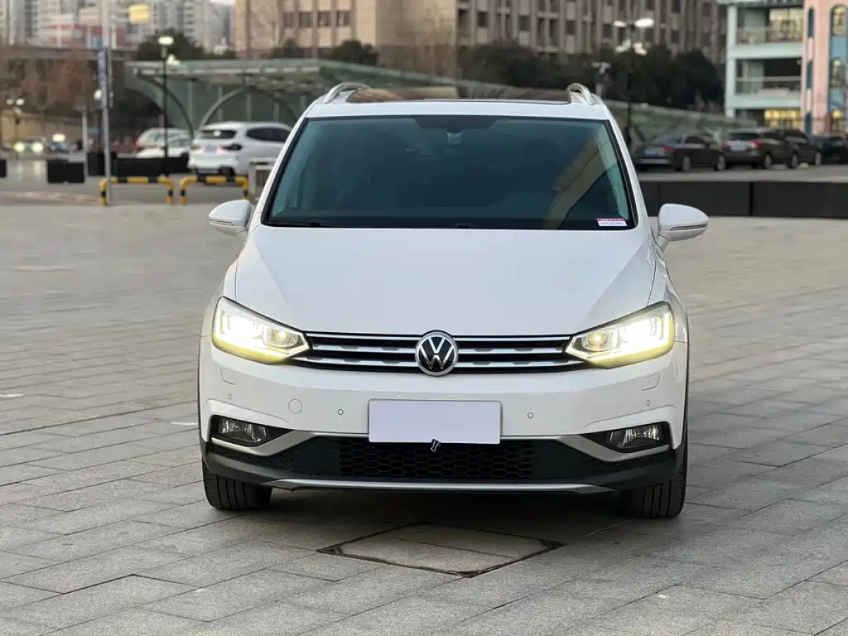 VOLKSWAGEN TOURAN
