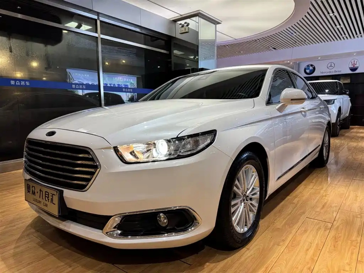 FORD TAURUS  2019