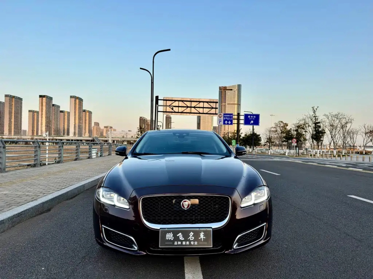 JAGUAR XJ