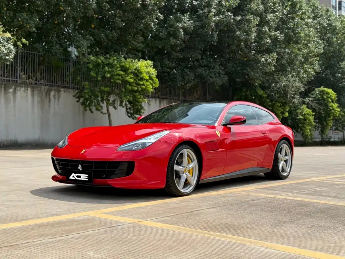 FERRARI GTC4LUSSO  2019