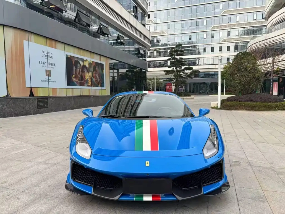 FERRARI 488