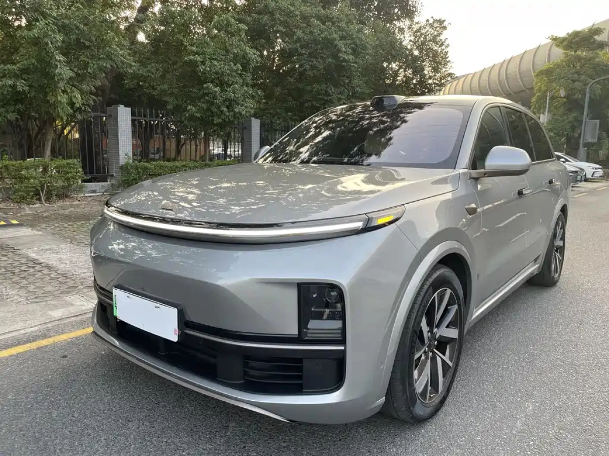 LI AUTO L8  2023