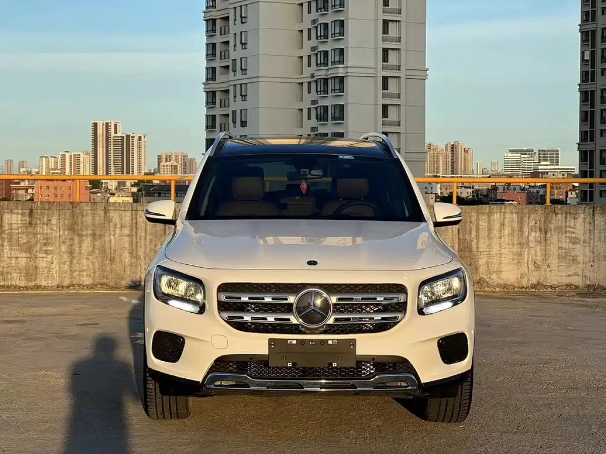 MERCEDES-BENZ GLB