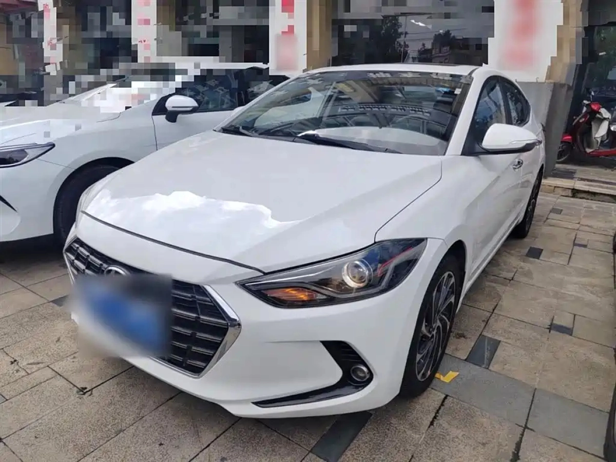 HYUNDAI ELANTRA