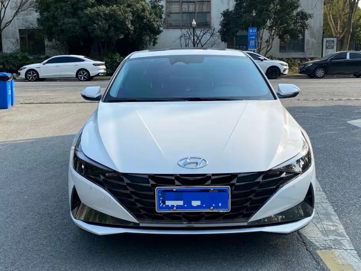 HYUNDAI ELANTRA