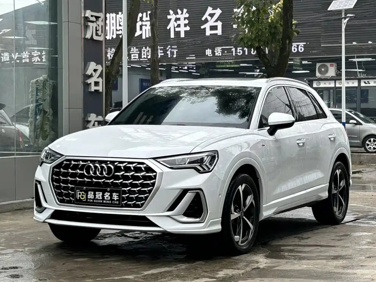 AUDI Q3