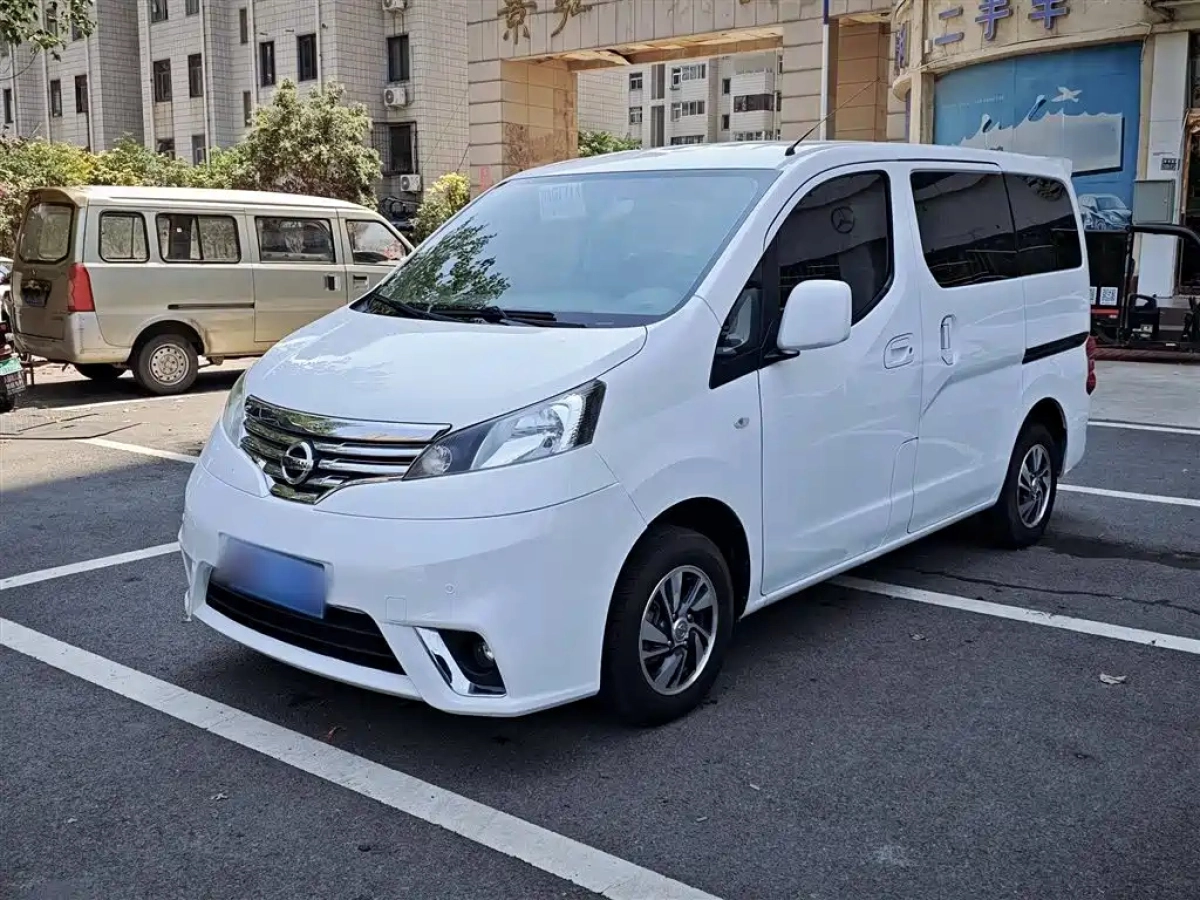 NISSAN NV200