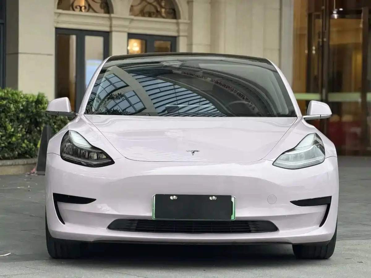 TESLA MODEL 3