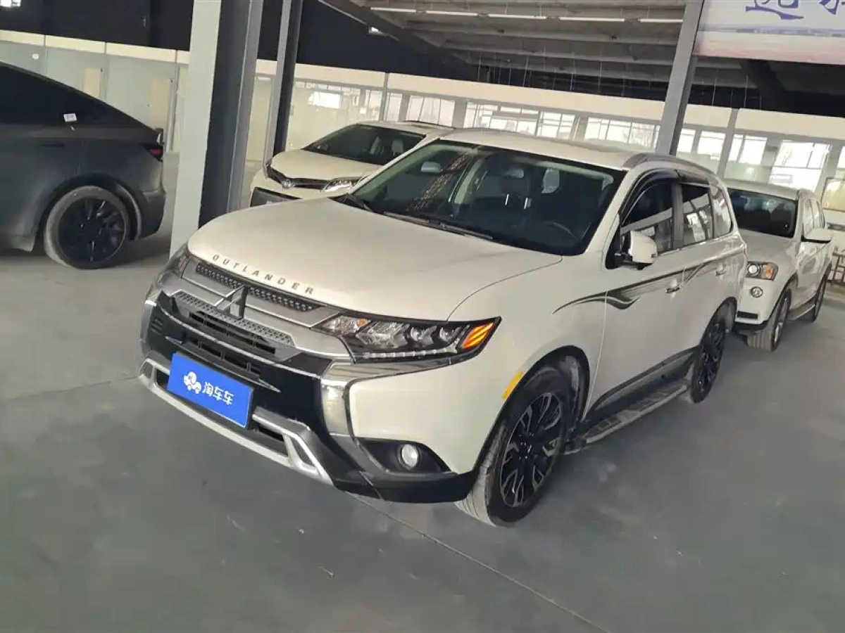 MITSUBISHI OUTLANDER  2020