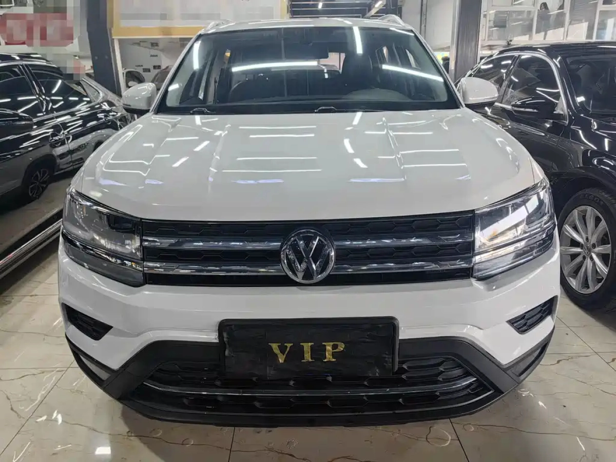 VOLKSWAGEN THARU