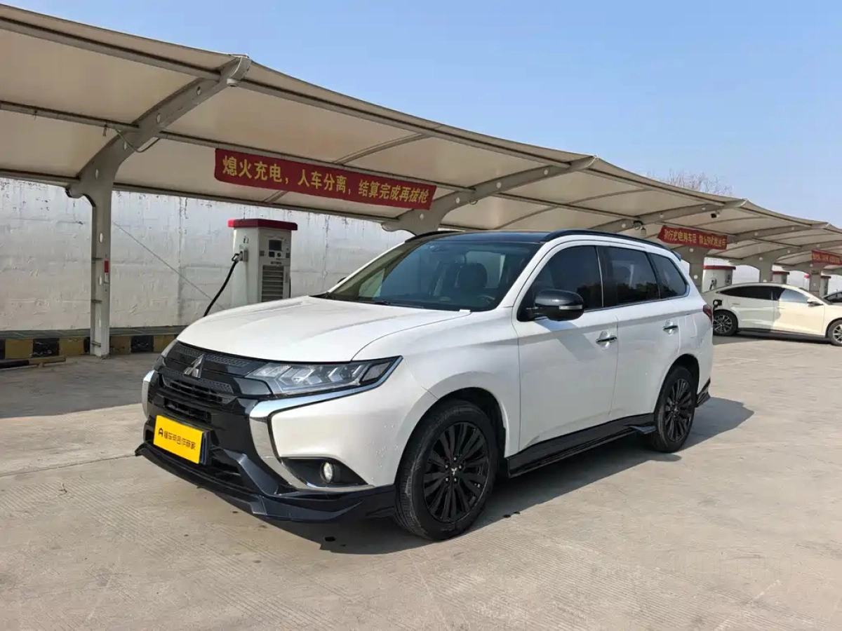 MITSUBISHI OUTLANDER  2022