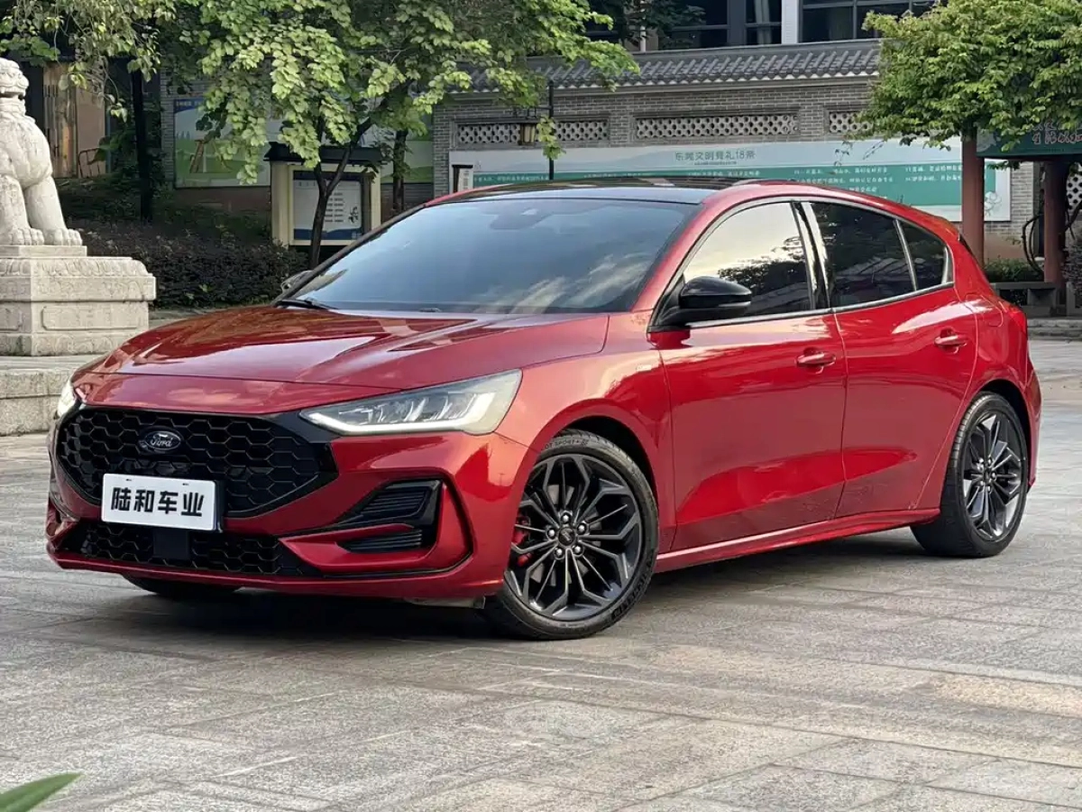 FORD FOCUS  2023