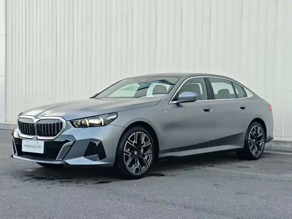 BMW 5 SERIES  2025