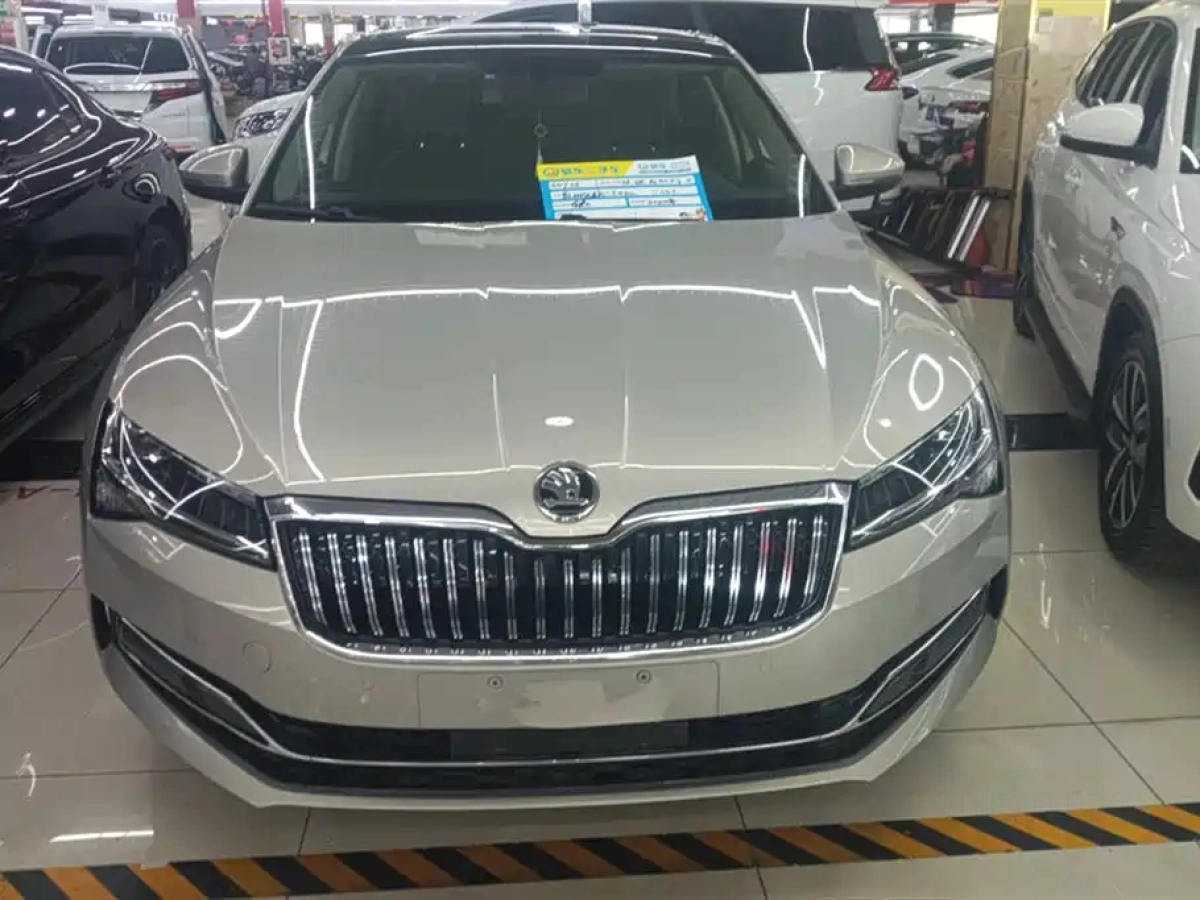 SKODA SUPERB