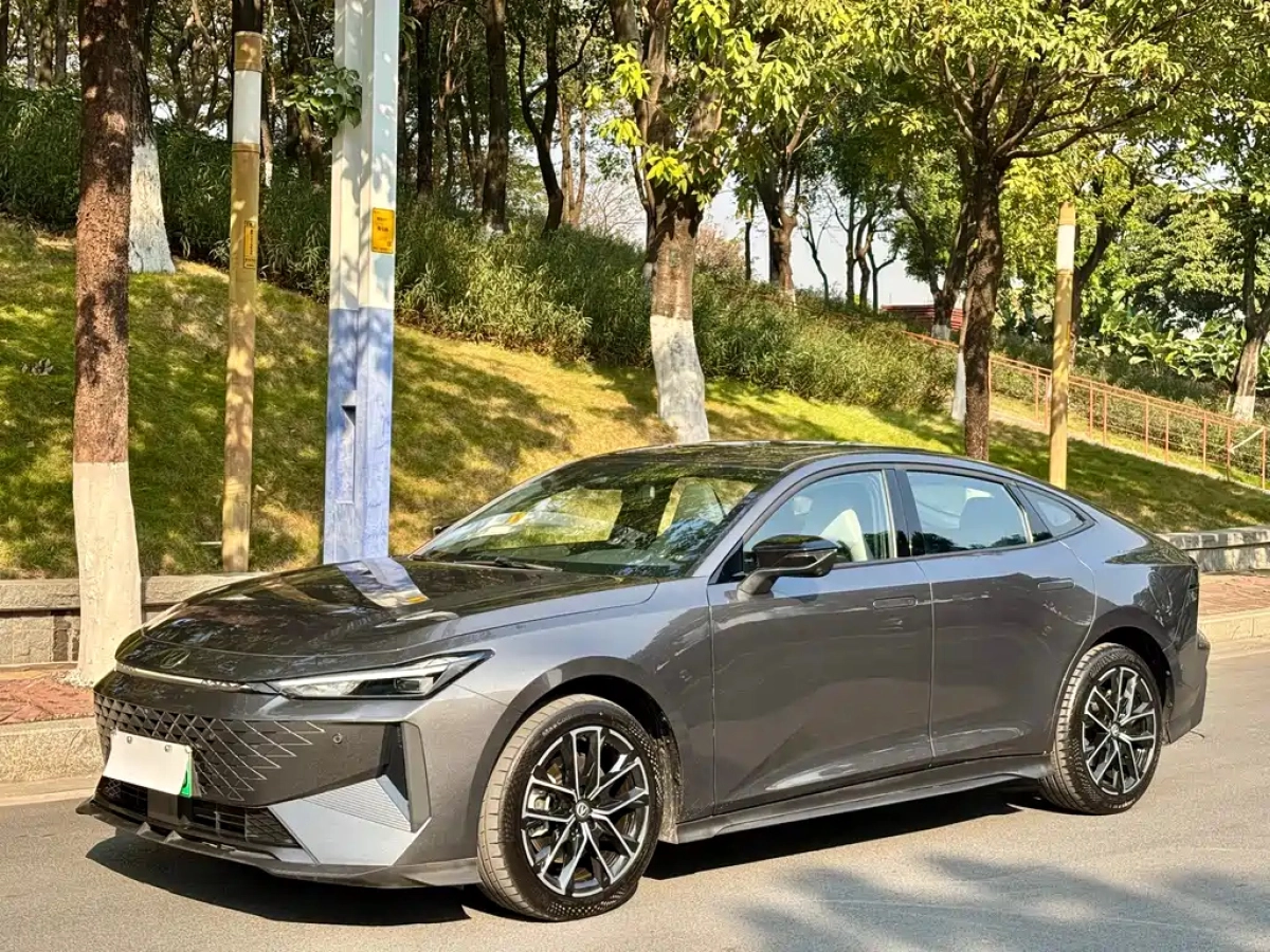 CHANGAN UNI-V IDD  2024