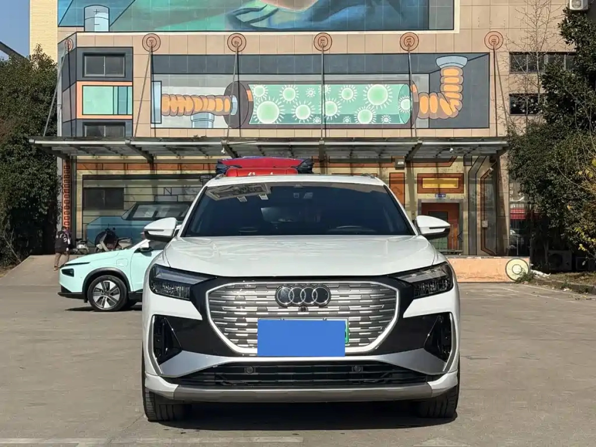 AUDI Q4 E-TRON
