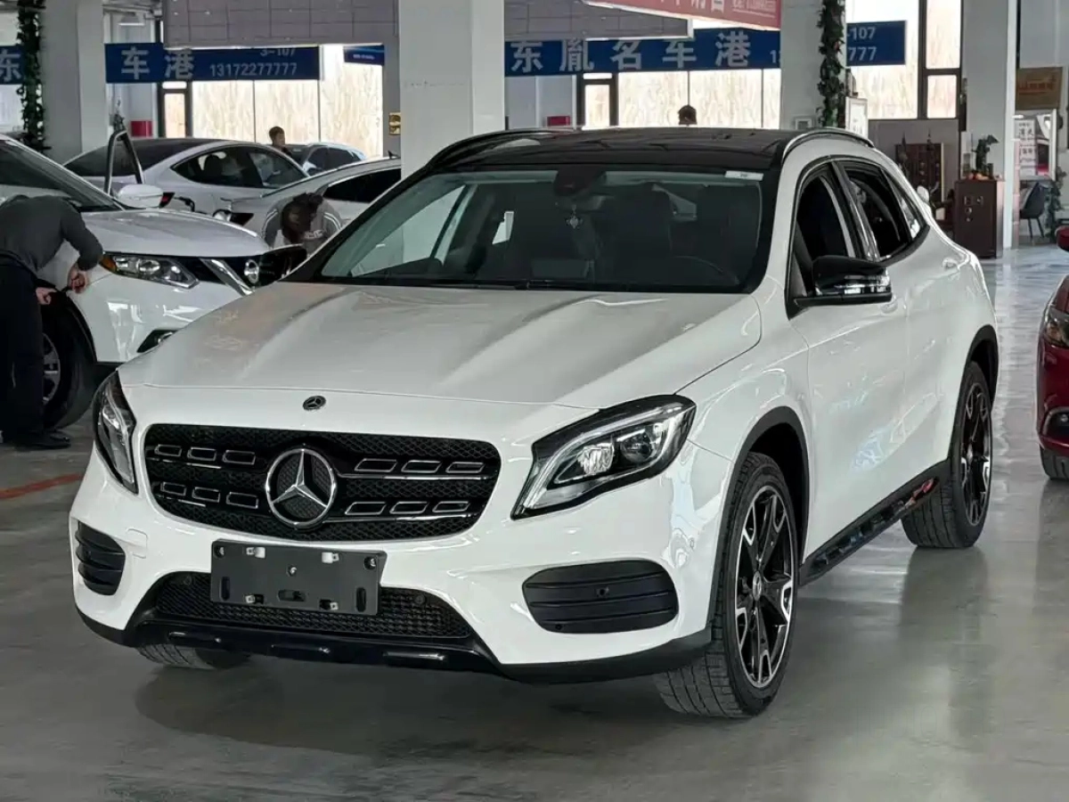 MERCEDES-BENZ GLA