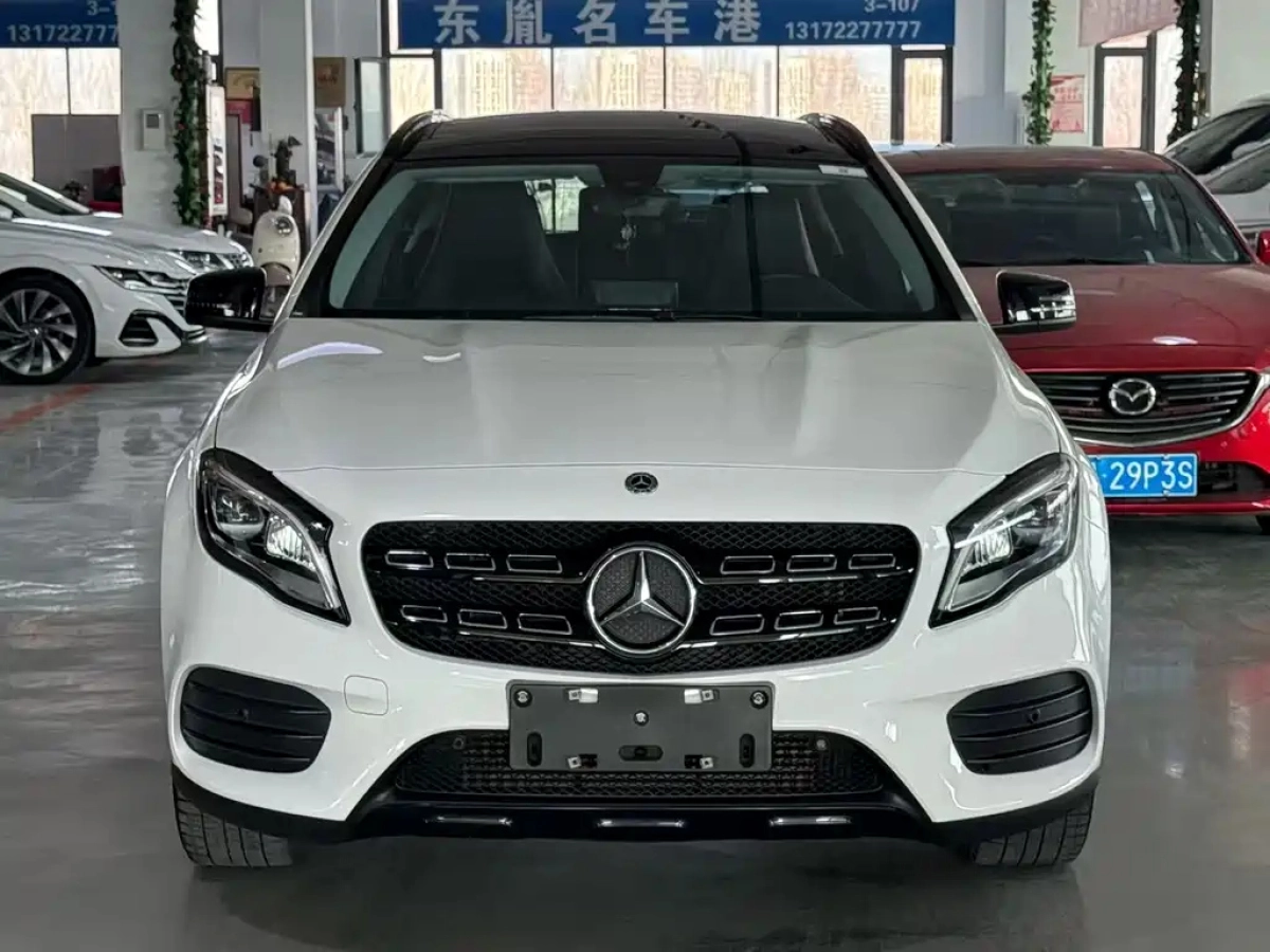 MERCEDES-BENZ GLA