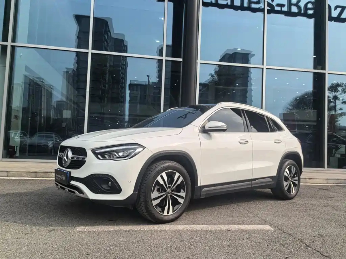 MERCEDES-BENZ GLA  2023