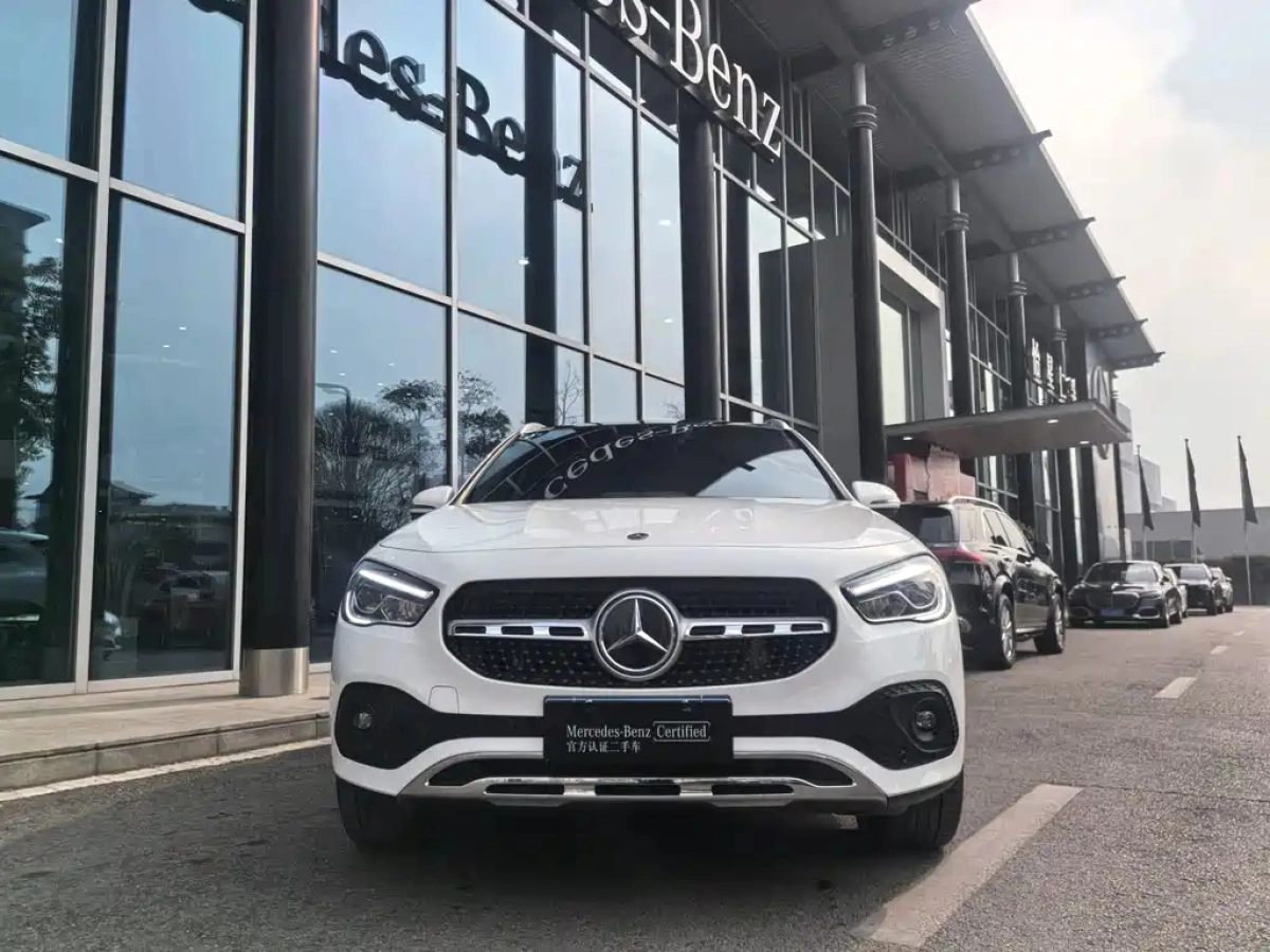 MERCEDES-BENZ GLA
