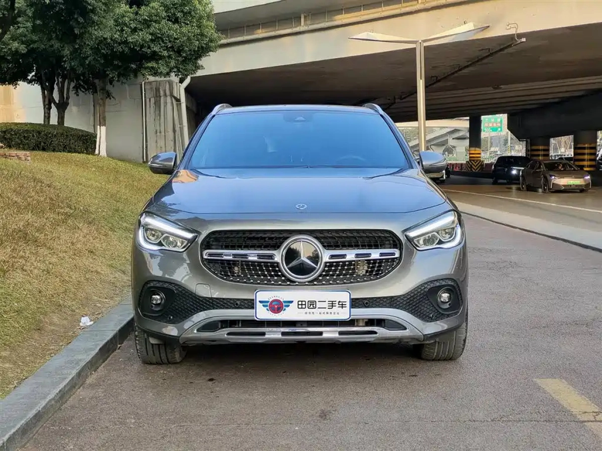 MERCEDES-BENZ GLA
