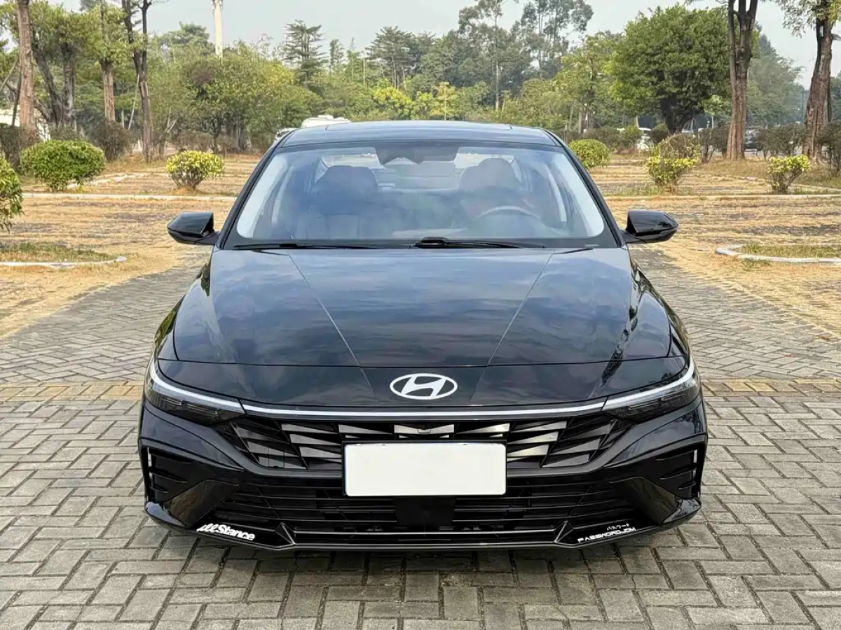 HYUNDAI ELANTRA