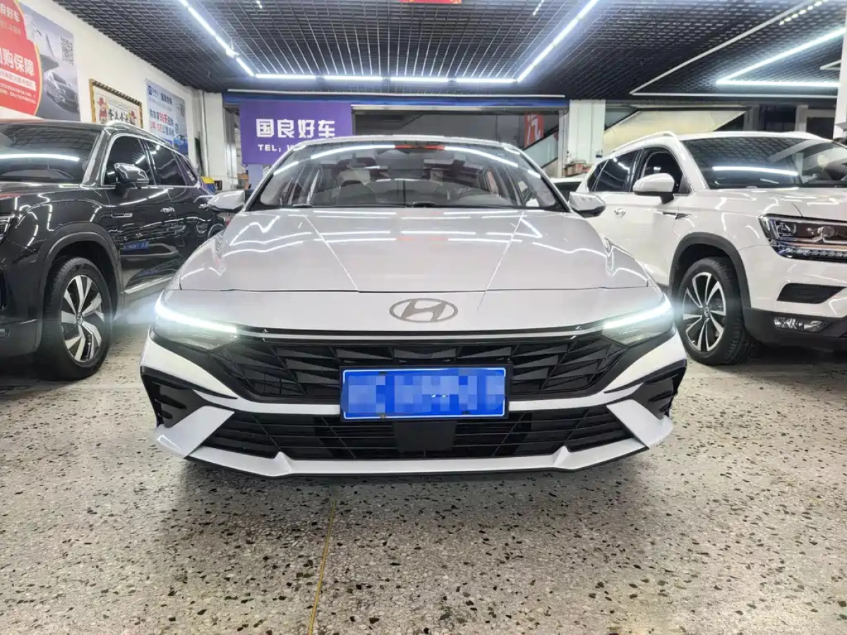 HYUNDAI ELANTRA