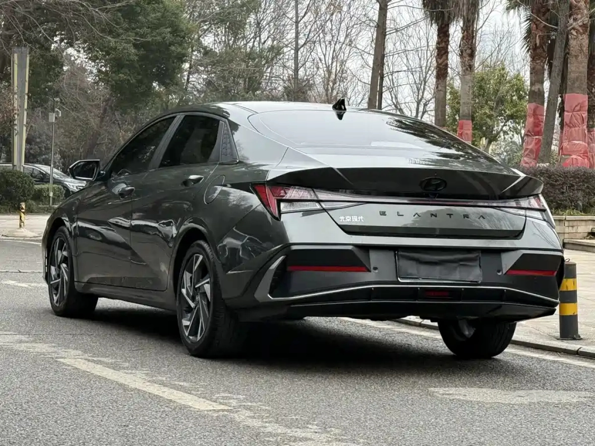 HYUNDAI ELANTRA