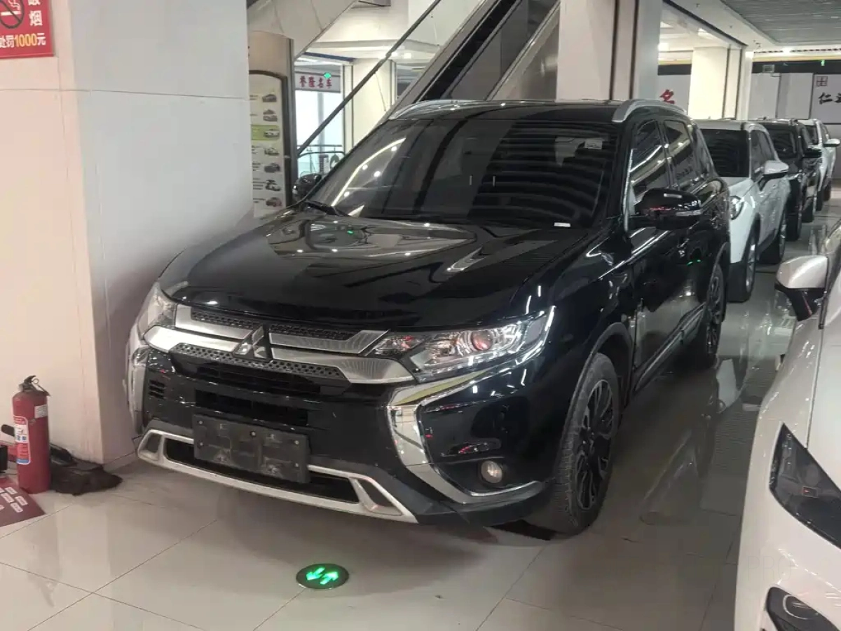 MITSUBISHI OUTLANDER  2020