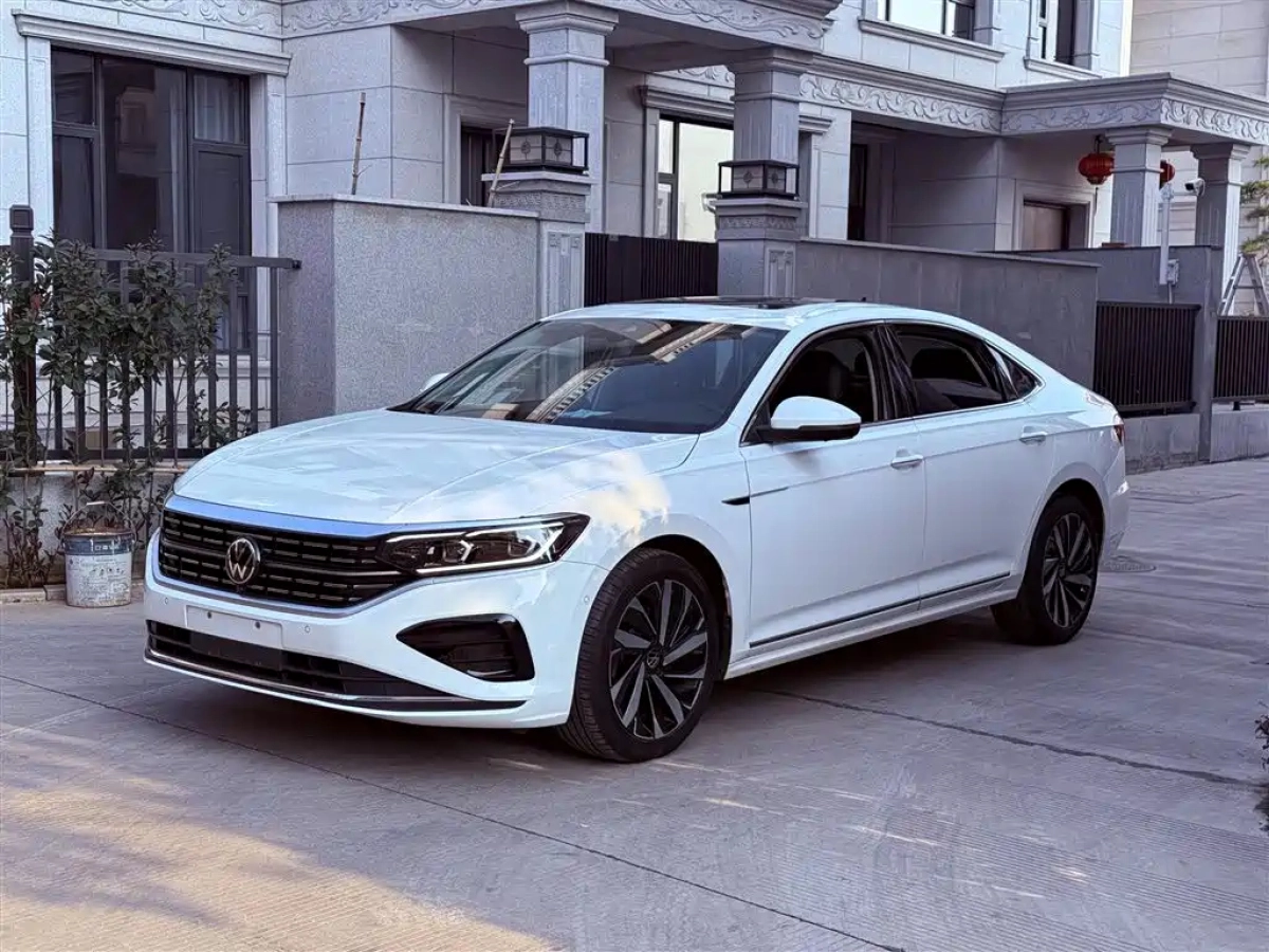 VOLKSWAGEN PASSAT  2023