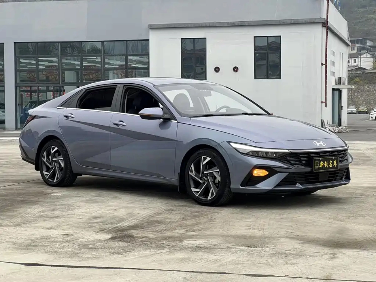 HYUNDAI ELANTRA