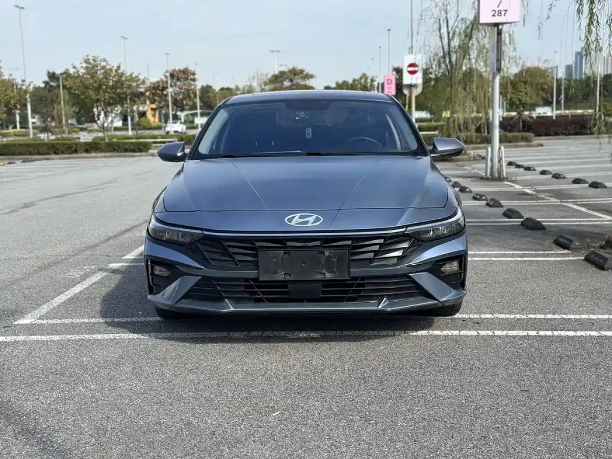 HYUNDAI ELANTRA