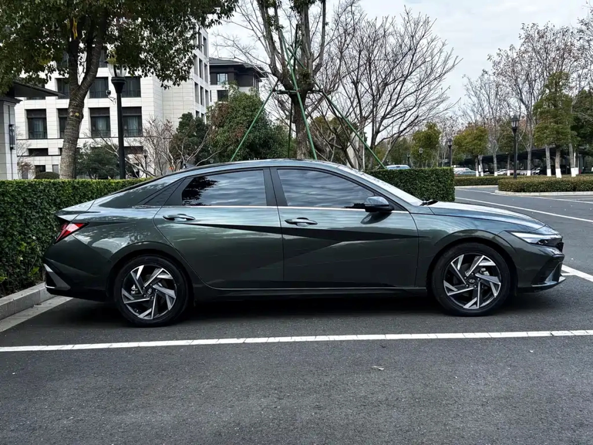 HYUNDAI ELANTRA