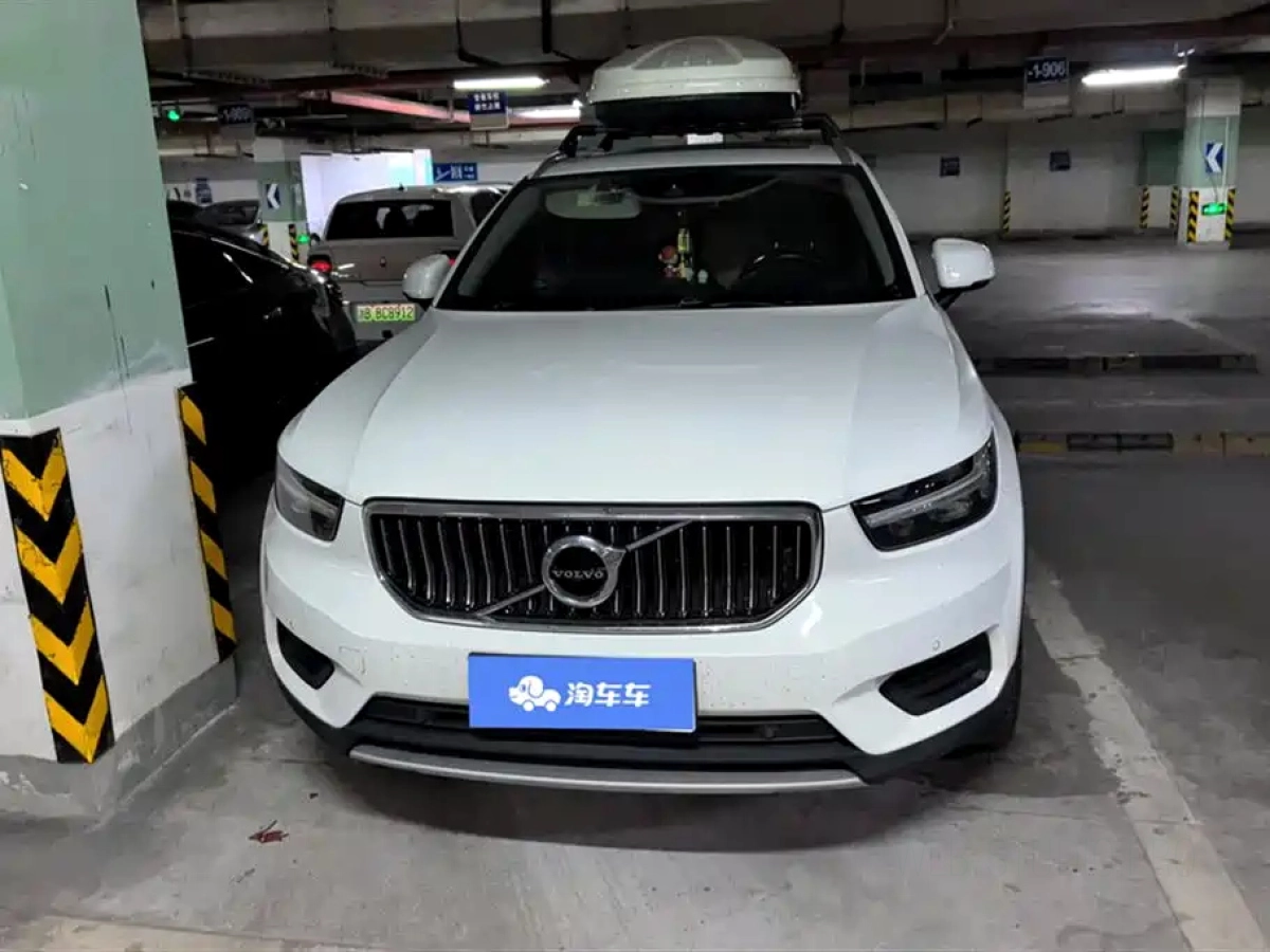 VOLVO XC40