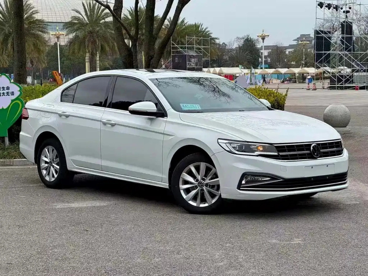 VOLKSWAGEN BORA  2022