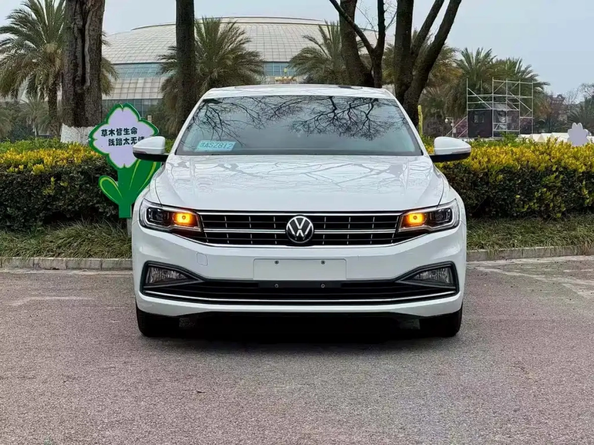 VOLKSWAGEN BORA