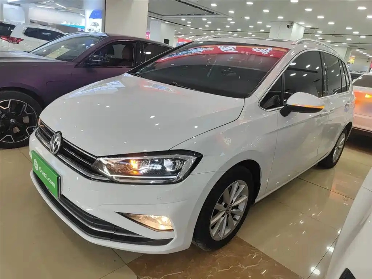 VOLKSWAGEN GOLF SPORTSVAN