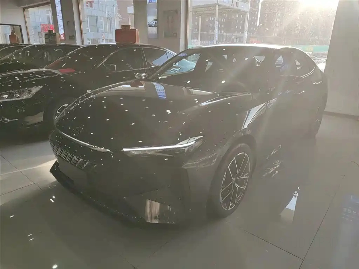 CHANGAN UNI-V IDD  2025