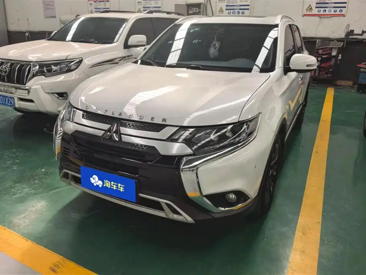 MITSUBISHI OUTLANDER  2021