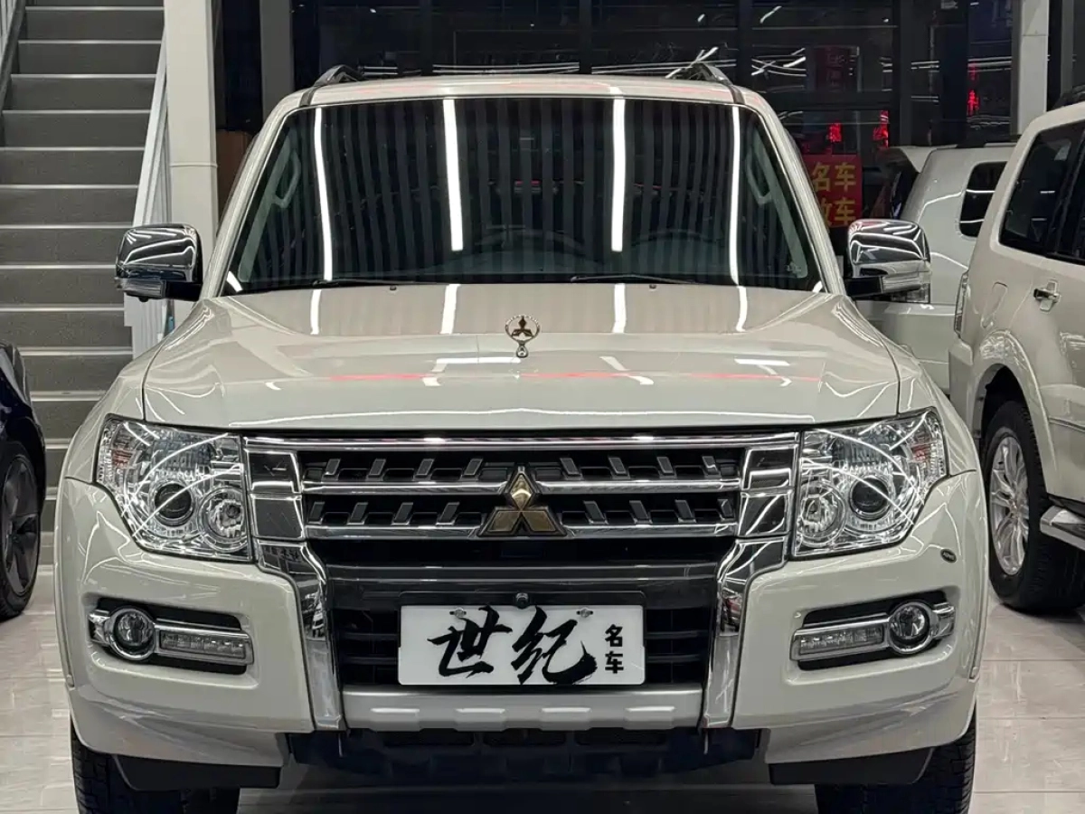 MITSUBISHI PAJERO IMPORT  2025