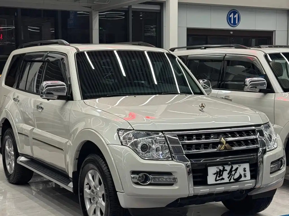 MITSUBISHI PAJERO IMPORT