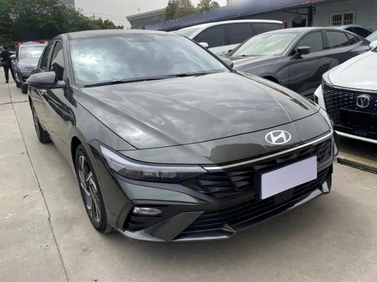 HYUNDAI ELANTRA
