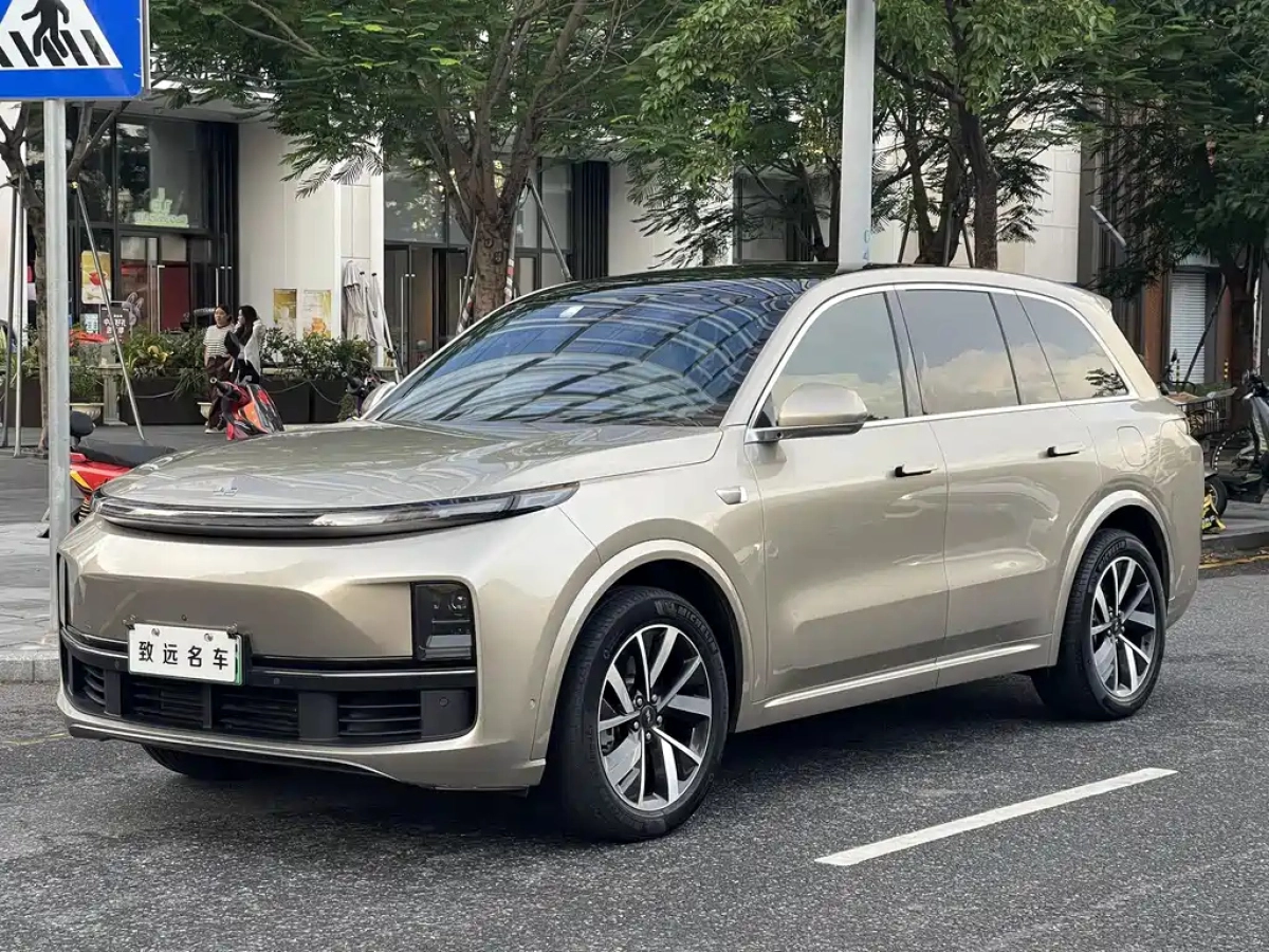 LI AUTO L8  2023