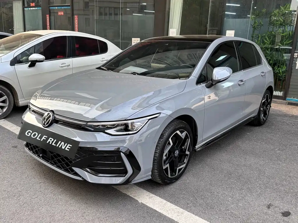 VOLKSWAGEN GOLF  2025