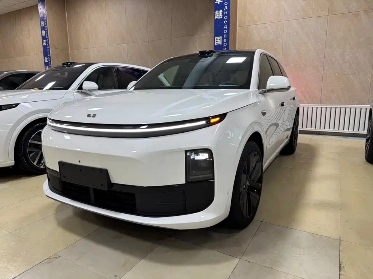 LI AUTO L6  2024