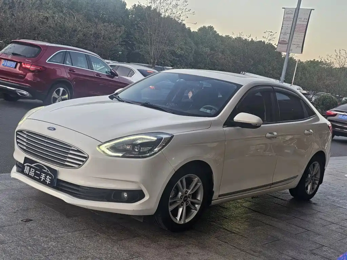 FORD FOCUS CLASSIC  2020