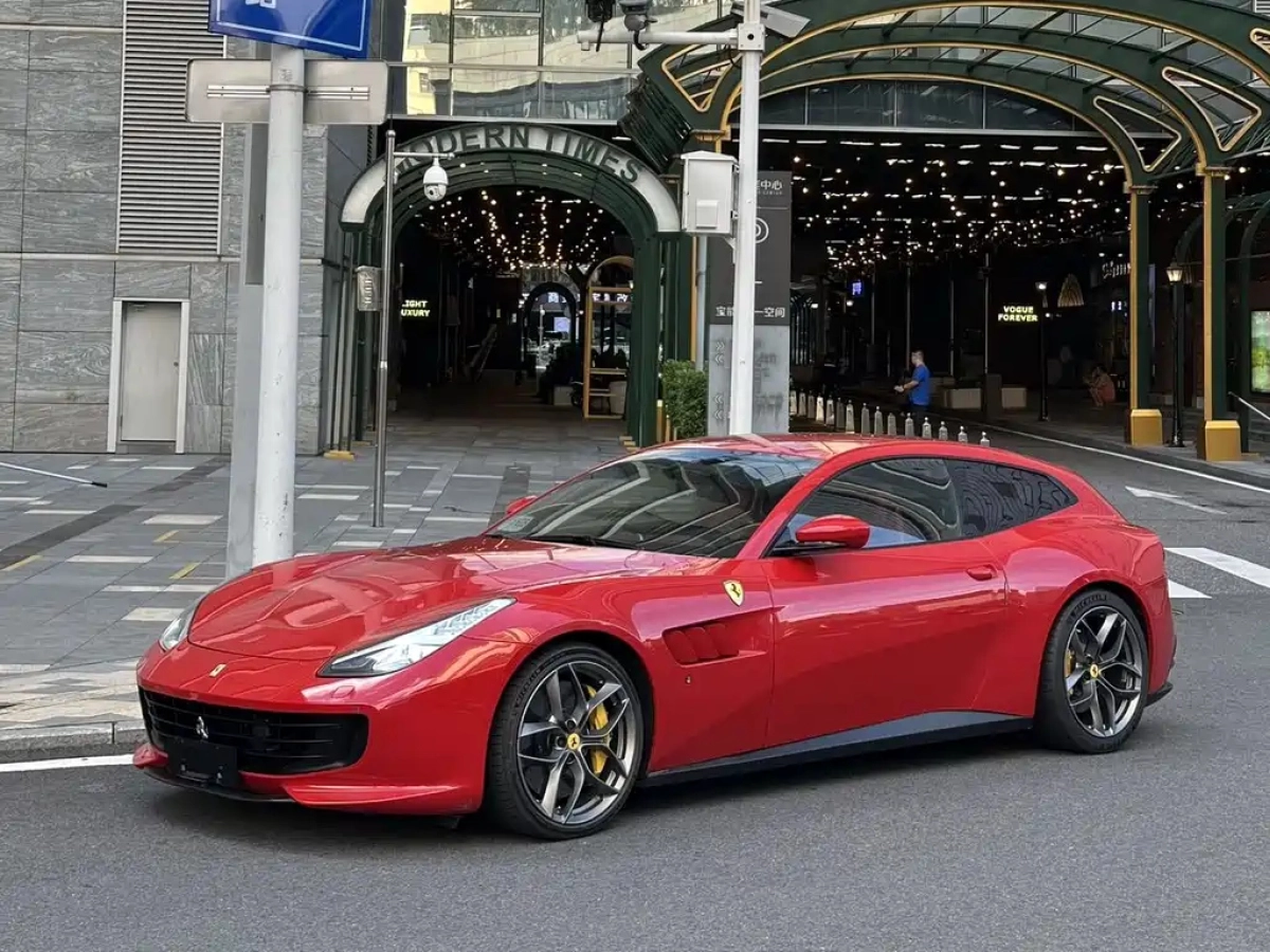 FERRARI GTC4LUSSO  2020