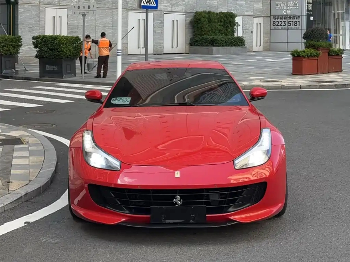 FERRARI GTC4LUSSO