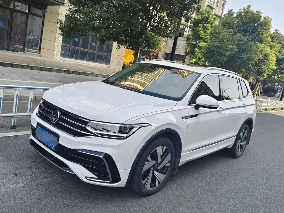 VOLKSWAGEN TIGUAN L